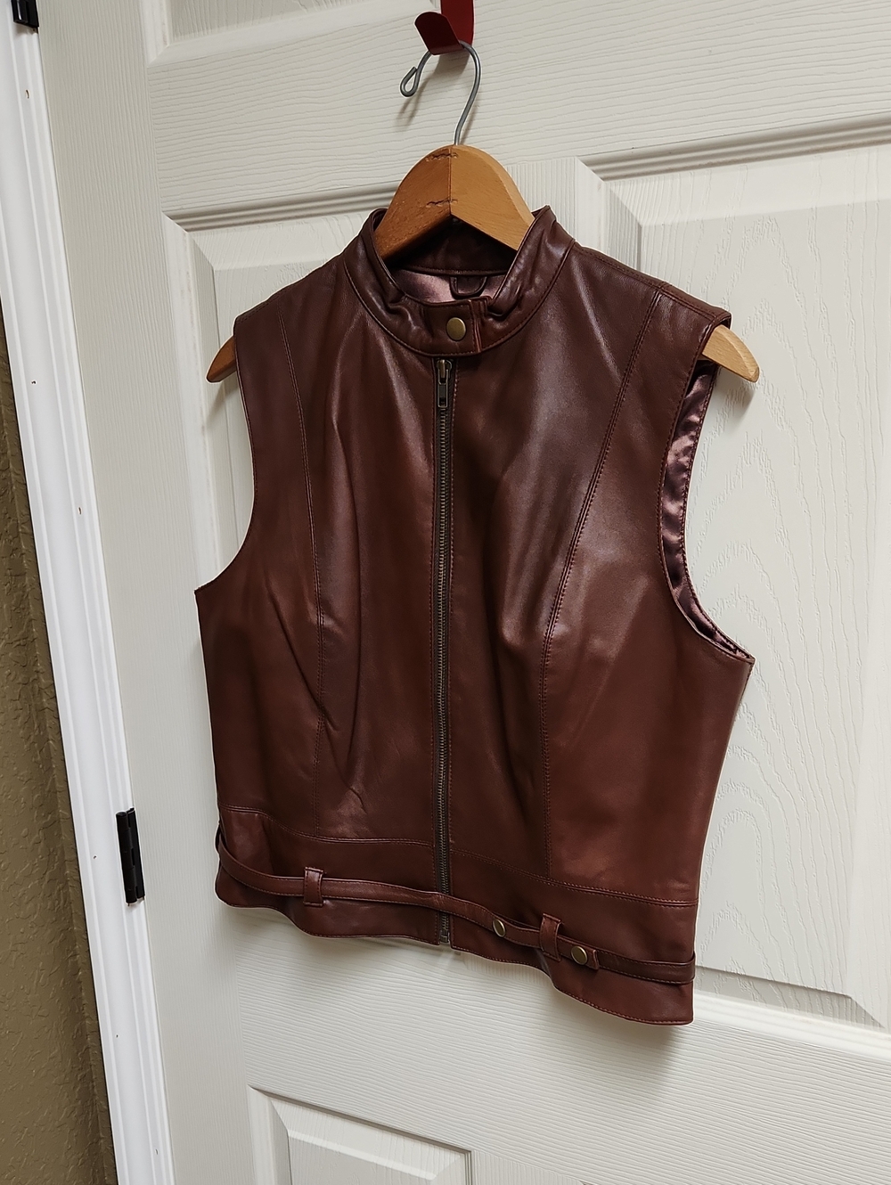 Women’s Brown Leather Sleeveless Zip-Front Vest